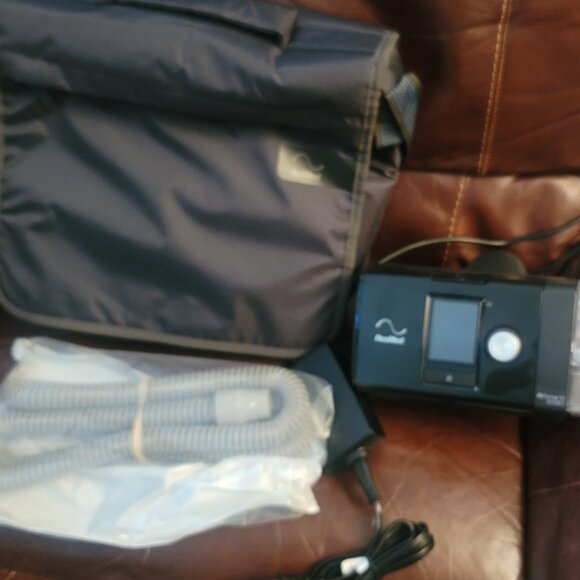 ResMed Air sense 10 Auto set with Accessories and 9881 Run Hours - Picture 4 of 16